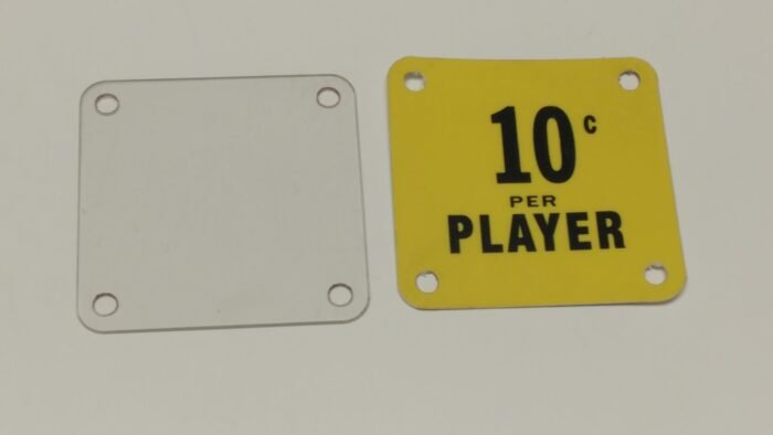 BIG BALL BOWLER "10 CENT" PLAYER IN YELLOW (EARLY UNITEDS)