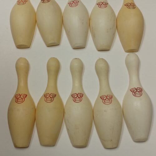 Set of 10 United USED Pins U4
